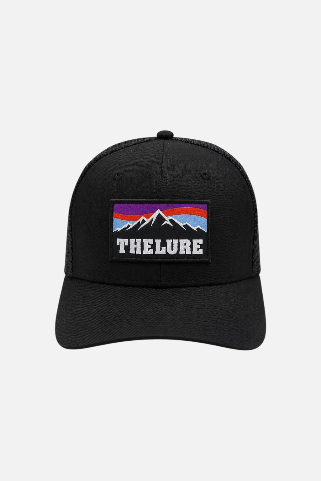 thelureclothing Blackfin Trucker Cap in Schwarz mit atmungsaktivem Mesh und buntem Berg-Logo-Aufnäher auf der Front